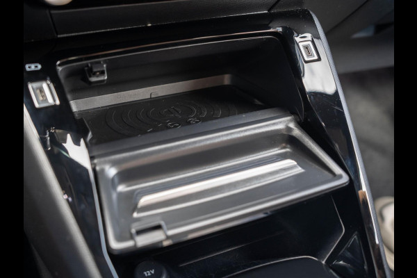 Peugeot 2008 1.2 Hybrid 136 GT / Pano / CarPlay / Adaptive cruise / Keyless / 360