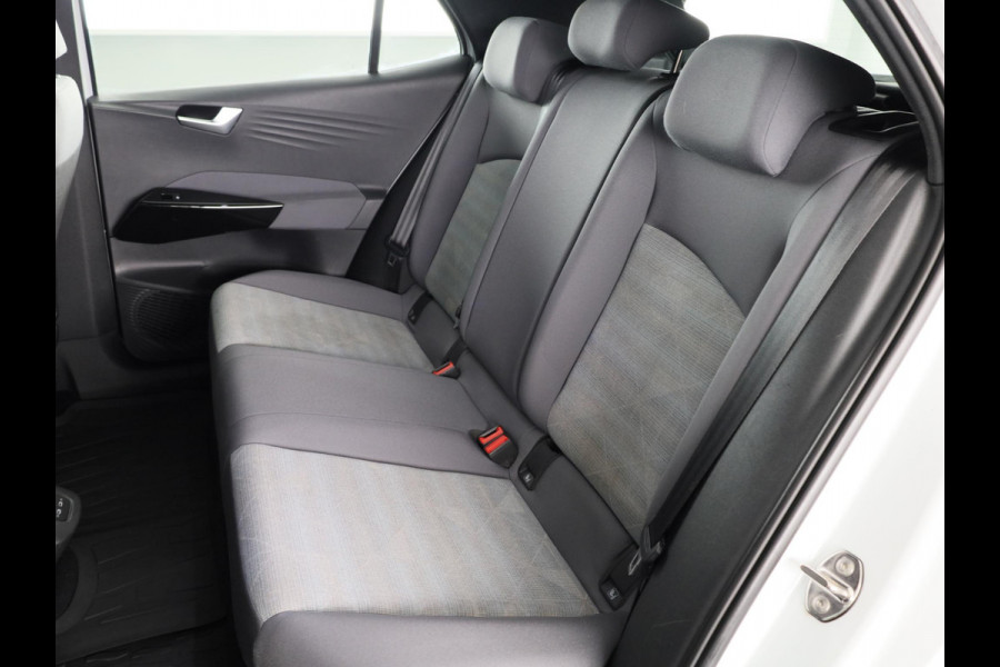 Volkswagen ID.3 Pure 45 kWh 150PK | Navigatie | Parkeersensoren | Led koplampen