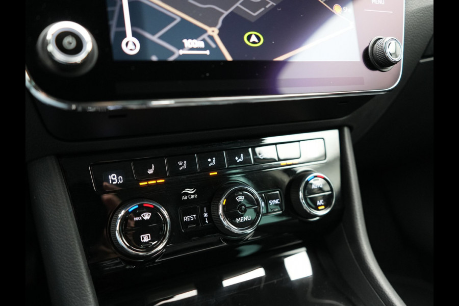 Škoda Superb Combi TSI iV Lauren & Klement Plug In Hybrid 218pk PHEV | Black Optic | Cruise Control | Crystal LED | Lederen Sportstoelen Memory & Verwarmd | Apple Carplay | Canton Audio | Navigatie | Verwamd Stuur | DAB |