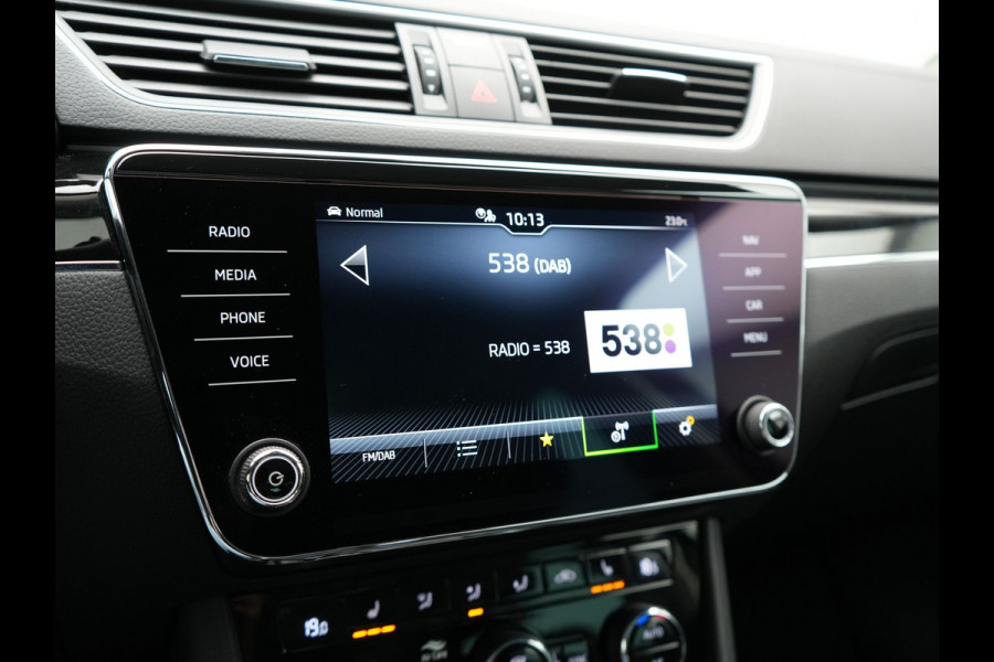 Škoda Superb Combi TSI iV Lauren & Klement Plug In Hybrid 218pk PHEV | Black Optic | Cruise Control | Crystal LED | Lederen Sportstoelen Memory & Verwarmd | Apple Carplay | Canton Audio | Navigatie | Verwamd Stuur | DAB |