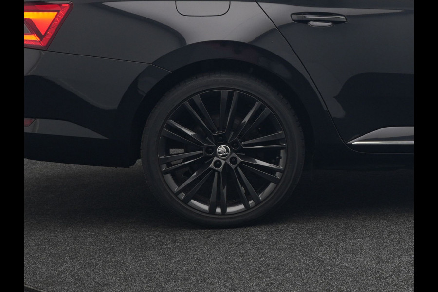 Škoda Superb Combi TSI iV Lauren & Klement Plug In Hybrid 218pk PHEV | Black Optic | Cruise Control | Crystal LED | Lederen Sportstoelen Memory & Verwarmd | Apple Carplay | Canton Audio | Navigatie | Verwamd Stuur | DAB |