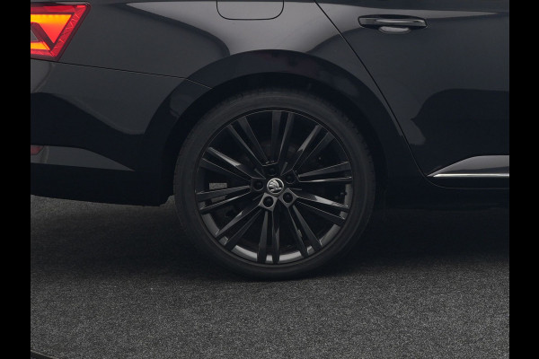 Škoda Superb Combi TSI iV Lauren & Klement Plug In Hybrid 218pk PHEV | Black Optic | Cruise Control | Crystal LED | Lederen Sportstoelen Memory & Verwarmd | Apple Carplay | Canton Audio | Navigatie | Verwamd Stuur | DAB |