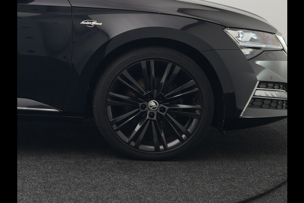 Škoda Superb Combi TSI iV Lauren & Klement Plug In Hybrid 218pk PHEV | Black Optic | Cruise Control | Crystal LED | Lederen Sportstoelen Memory & Verwarmd | Apple Carplay | Canton Audio | Navigatie | Verwamd Stuur | DAB |