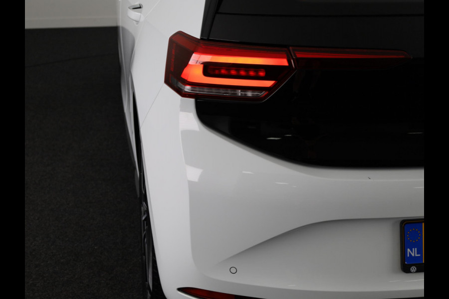 Volkswagen ID.3 Pure 45 kWh 150PK | Navigatie | Parkeersensoren | Led koplampen