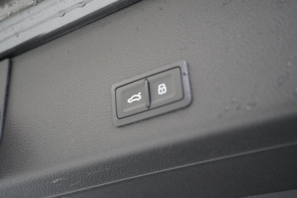 Audi Q8 e-tron 55 quattro 408pk S Edition 115 kWh | Head-Up | BTW | Panoramadak | Leder | Keyless | Trekhaak afn. | B&O