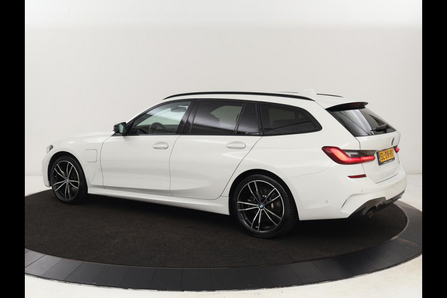 BMW 3-serie 320e M Sport | Head-Up | LaserLight | Stoelverwarming | Adaptive cruise | Sfeerverlichting | Carplay | Sportstoelen