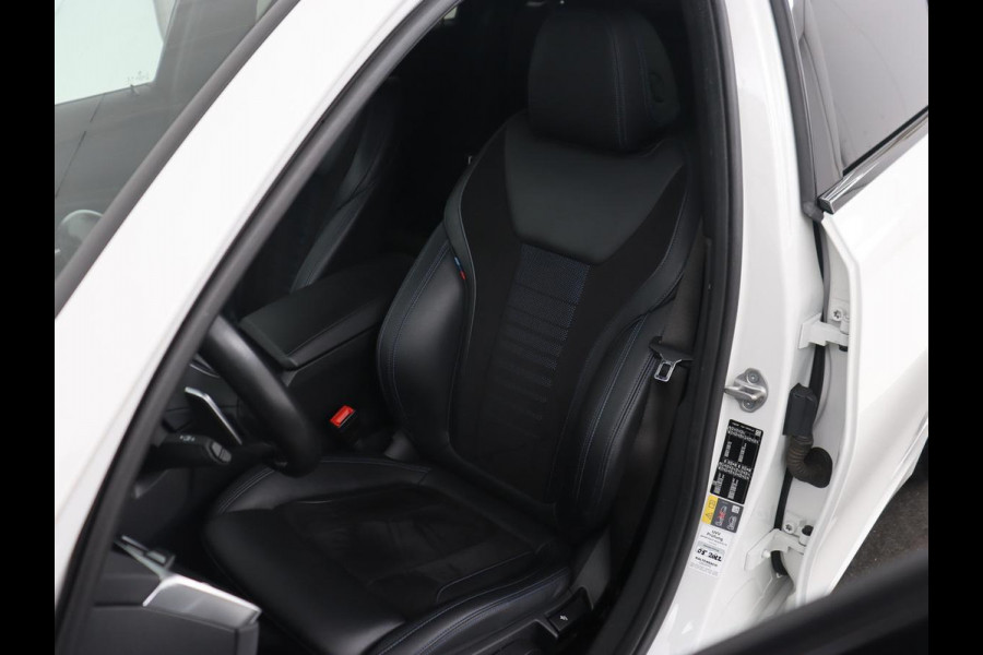 BMW 3-serie 320e M Sport | Head-Up | LaserLight | Stoelverwarming | Adaptive cruise | Sfeerverlichting | Carplay | Sportstoelen
