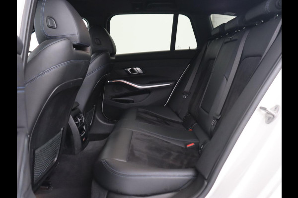 BMW 3-serie 320e M Sport | Head-Up | LaserLight | Stoelverwarming | Adaptive cruise | Sfeerverlichting | Carplay | Sportstoelen
