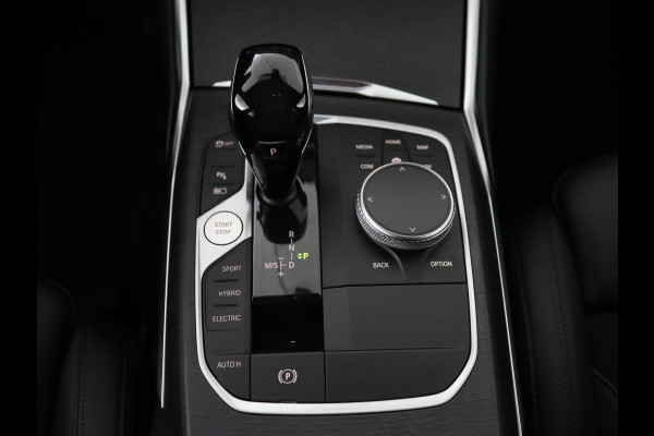 BMW 3-serie 320e M Sport | Head-Up | LaserLight | Stoelverwarming | Adaptive cruise | Sfeerverlichting | Carplay | Sportstoelen