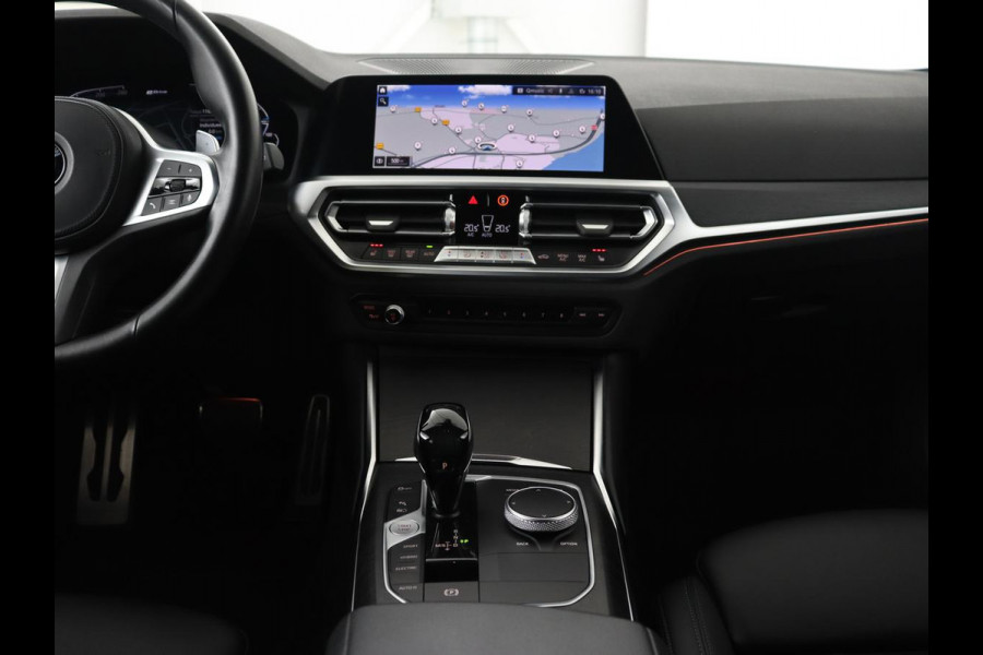 BMW 3-serie 320e M Sport | Head-Up | LaserLight | Stoelverwarming | Adaptive cruise | Sfeerverlichting | Carplay | Sportstoelen