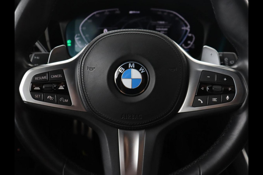 BMW 3-serie 320e M Sport | Head-Up | LaserLight | Stoelverwarming | Adaptive cruise | Sfeerverlichting | Carplay | Sportstoelen