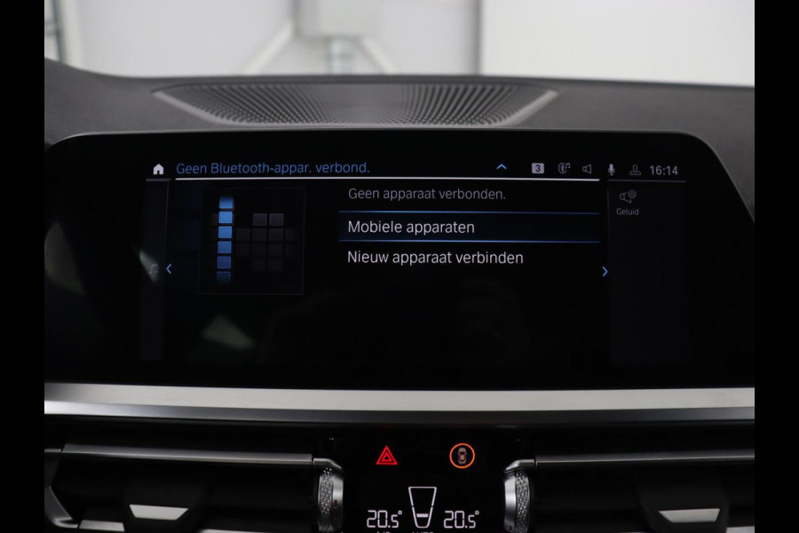 BMW 3-serie 320e M Sport | Head-Up | LaserLight | Stoelverwarming | Adaptive cruise | Sfeerverlichting | Carplay | Sportstoelen