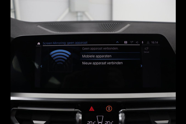 BMW 3-serie 320e M Sport | Head-Up | LaserLight | Stoelverwarming | Adaptive cruise | Sfeerverlichting | Carplay | Sportstoelen