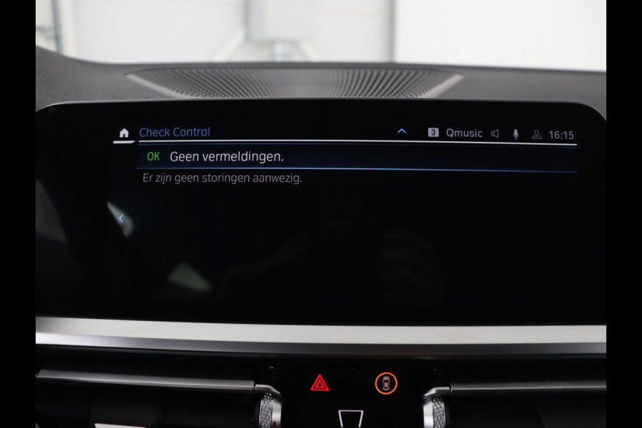 BMW 3-serie 320e M Sport | Head-Up | LaserLight | Stoelverwarming | Adaptive cruise | Sfeerverlichting | Carplay | Sportstoelen
