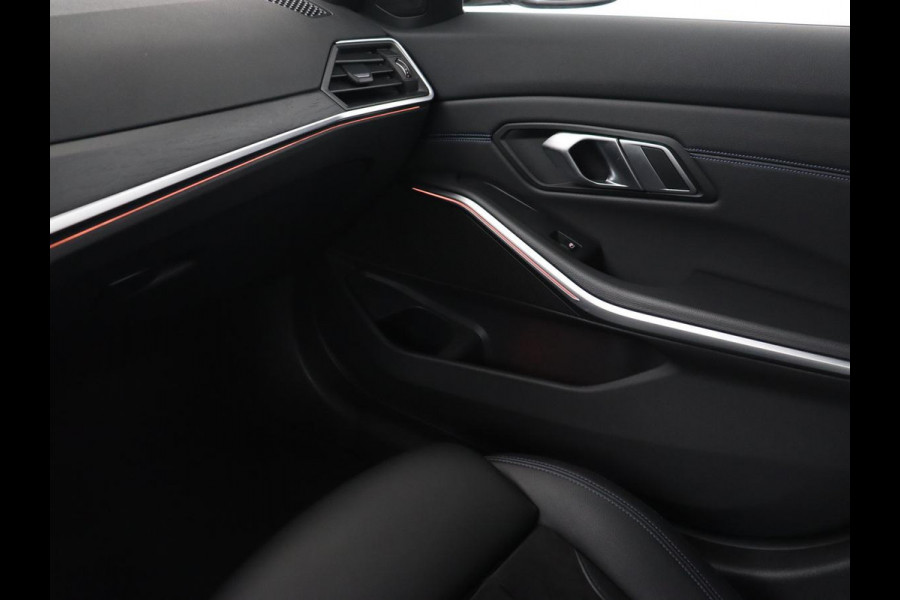 BMW 3-serie 320e M Sport | Head-Up | LaserLight | Stoelverwarming | Adaptive cruise | Sfeerverlichting | Carplay | Sportstoelen