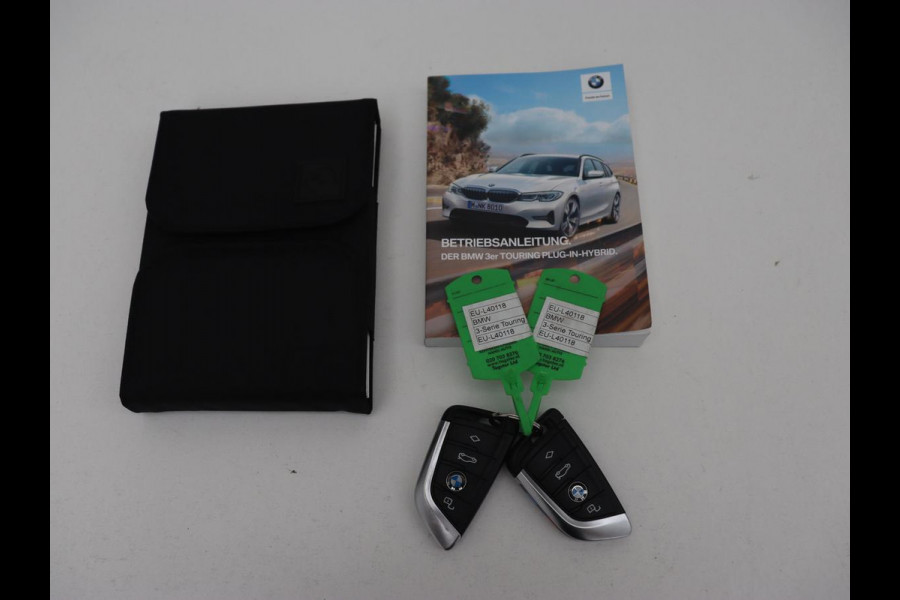 BMW 3-serie 320e M Sport | Head-Up | LaserLight | Stoelverwarming | Adaptive cruise | Sfeerverlichting | Carplay | Sportstoelen