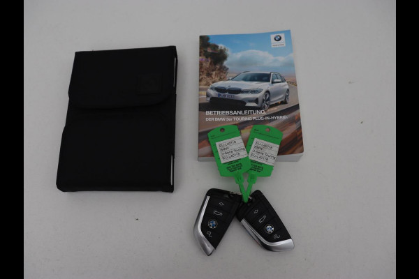 BMW 3-serie 320e M Sport | Head-Up | LaserLight | Stoelverwarming | Adaptive cruise | Sfeerverlichting | Carplay | Sportstoelen