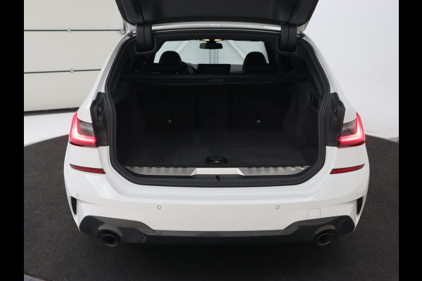 BMW 3-serie 320e M Sport | Head-Up | LaserLight | Stoelverwarming | Adaptive cruise | Sfeerverlichting | Carplay | Sportstoelen