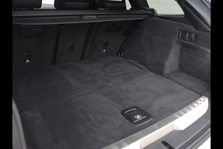 BMW 3-serie 320e M Sport | Head-Up | LaserLight | Stoelverwarming | Adaptive cruise | Sfeerverlichting | Carplay | Sportstoelen