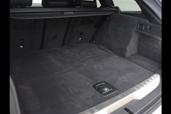 BMW 3-serie 320e M Sport | Head-Up | LaserLight | Stoelverwarming | Adaptive cruise | Sfeerverlichting | Carplay | Sportstoelen