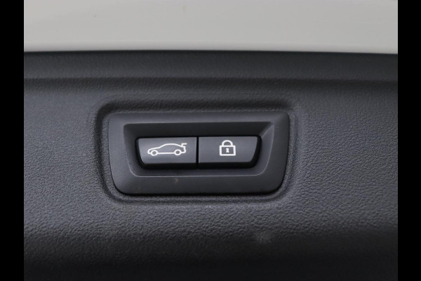 BMW 3-serie 320e M Sport | Head-Up | LaserLight | Stoelverwarming | Adaptive cruise | Sfeerverlichting | Carplay | Sportstoelen