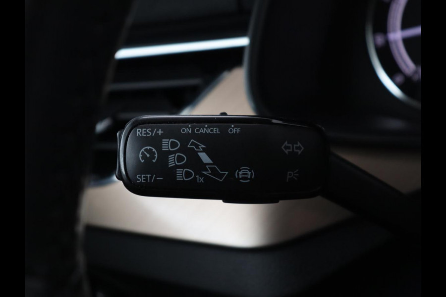 Škoda SCALA 1.0 TSI First Edition | Panoramadak | Stoelverwarming | Carplay | Full LED | Climate control | Keyless | Parkeerhulp