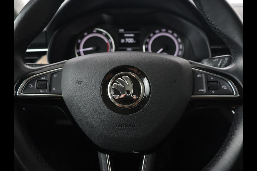 Škoda SCALA 1.0 TSI First Edition | Panoramadak | Stoelverwarming | Carplay | Full LED | Climate control | Keyless | Parkeerhulp
