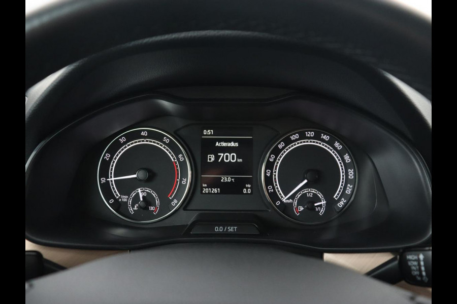 Škoda SCALA 1.0 TSI First Edition | Panoramadak | Stoelverwarming | Carplay | Full LED | Climate control | Keyless | Parkeerhulp