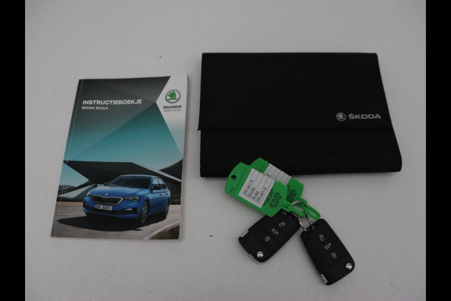 Škoda SCALA 1.0 TSI First Edition | Panoramadak | Stoelverwarming | Carplay | Full LED | Climate control | Keyless | Parkeerhulp