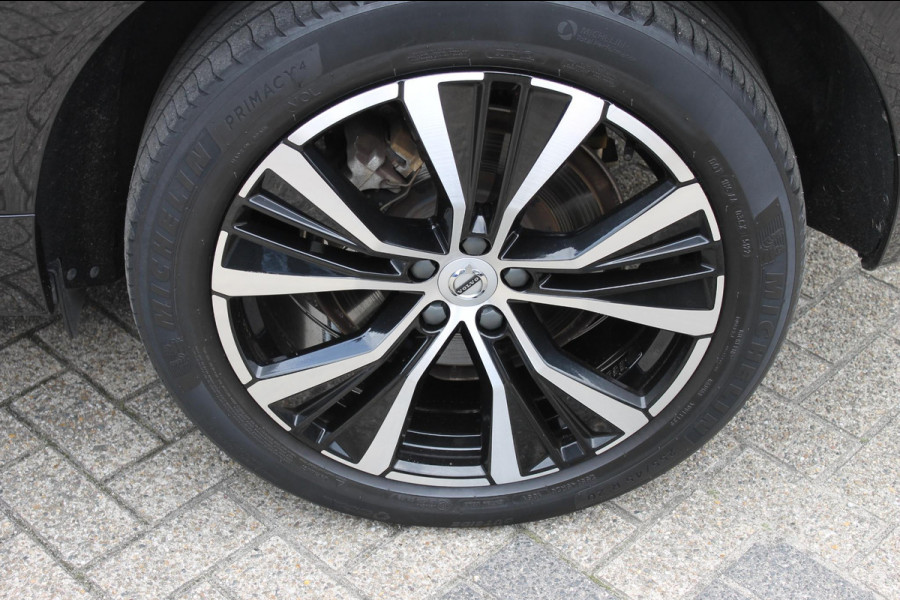 Volvo XC60 T6 350PK Automaat AWD Ultimate Bright Head up display / Google infotainment / Panoramisch schuif-kanteldak / Lederen bekleding / 20" lichtmetalen velgen / Apple Carplay