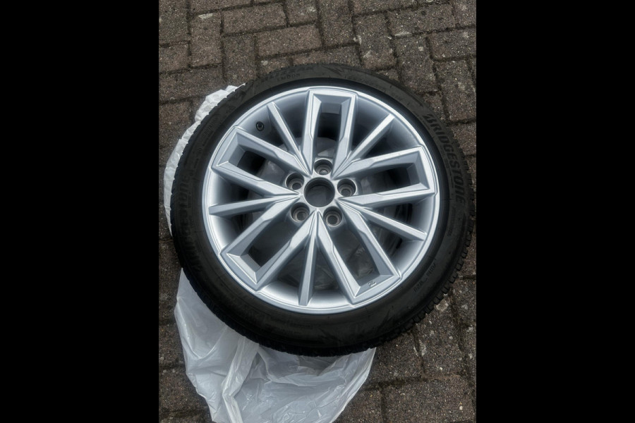 Toyota Corolla 2.0 Hybrid GR-Sport | ZOMERDEALS | CAMERA | CARPLAY | KEYLESS |
