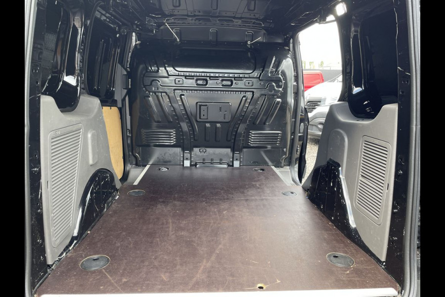 Ford Transit Connect 1.5 E6 120pk Automaat Limited 3-zits BPM Vrij! Lease €296 p/m, Airco Climatronic, Parkeersensoren, Navigatie + Camera, Led koplampen, Trekhaak.