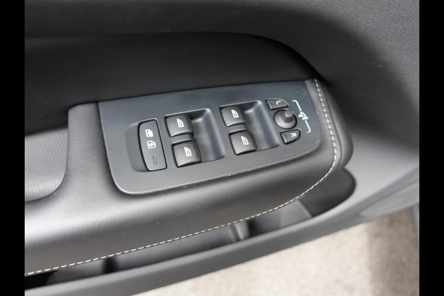 Volvo XC60 2.0 T6 398pk Plug-in hybrid AWD Ultimate Dark | DEMO ! | Bowers &Wilkins Premium Sound system | Navigatie Google | Panorama dak | Camera | Extra Getint glas | Stoelen met massage functie