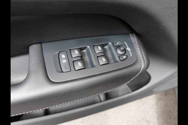 Volvo XC60 2.0 T6 398pk Plug-in hybrid AWD Ultimate Dark | DEMO ! | Bowers &Wilkins Premium Sound system | Navigatie Google | Panorama dak | Camera | Extra Getint glas | Stoelen met massage functie