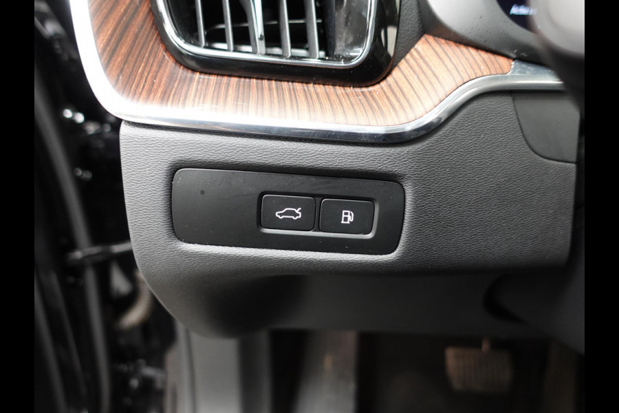 Volvo XC60 2.0 T6 398pk Plug-in hybrid AWD Ultimate Dark | DEMO ! | Bowers &Wilkins Premium Sound system | Navigatie Google | Panorama dak | Camera | Extra Getint glas | Stoelen met massage functie