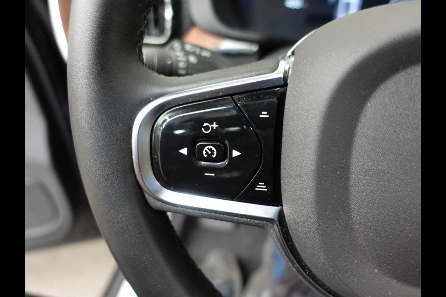 Volvo XC60 2.0 T6 398pk Plug-in hybrid AWD Ultimate Dark | DEMO ! | Bowers &Wilkins Premium Sound system | Navigatie Google | Panorama dak | Camera | Extra Getint glas | Stoelen met massage functie