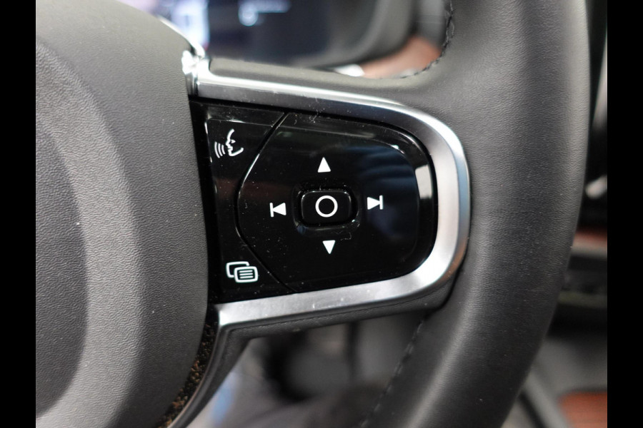 Volvo XC60 2.0 T6 398pk Plug-in hybrid AWD Ultimate Dark | DEMO ! | Bowers &Wilkins Premium Sound system | Navigatie Google | Panorama dak | Camera | Extra Getint glas | Stoelen met massage functie