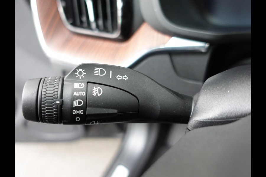 Volvo XC60 2.0 T6 398pk Plug-in hybrid AWD Ultimate Dark | DEMO ! | Bowers &Wilkins Premium Sound system | Navigatie Google | Panorama dak | Camera | Extra Getint glas | Stoelen met massage functie