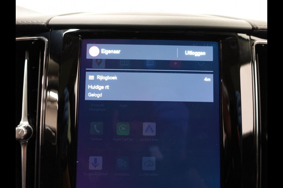 Volvo XC60 2.0 T6 398pk Plug-in hybrid AWD Ultimate Dark | DEMO ! | Bowers &Wilkins Premium Sound system | Navigatie Google | Panorama dak | Camera | Extra Getint glas | Stoelen met massage functie