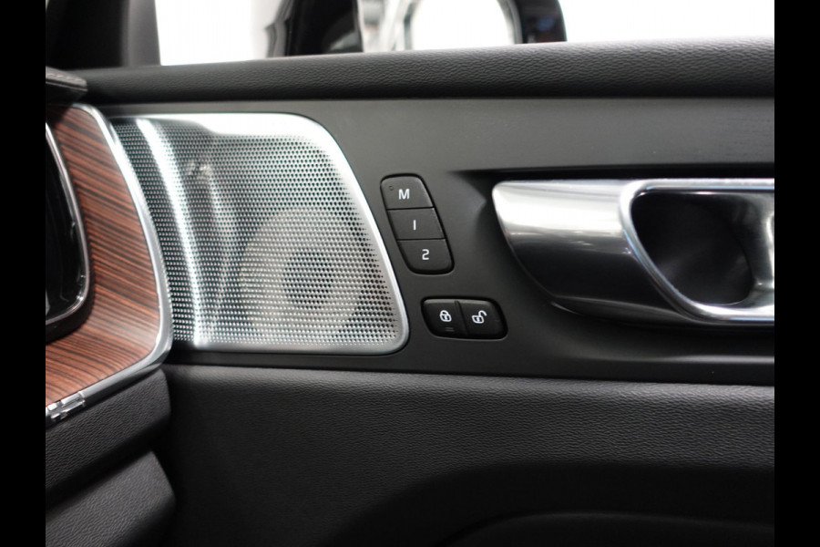 Volvo XC60 2.0 T6 398pk Plug-in hybrid AWD Ultimate Dark | DEMO ! | Bowers &Wilkins Premium Sound system | Navigatie Google | Panorama dak | Camera | Extra Getint glas | Stoelen met massage functie
