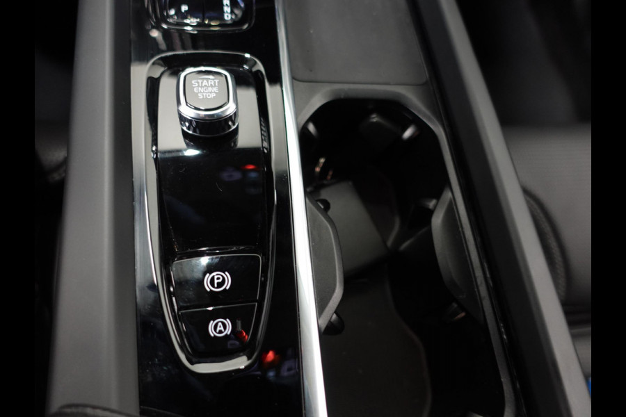 Volvo XC60 2.0 T6 398pk Plug-in hybrid AWD Ultimate Dark | DEMO ! | Bowers &Wilkins Premium Sound system | Navigatie Google | Panorama dak | Camera | Extra Getint glas | Stoelen met massage functie
