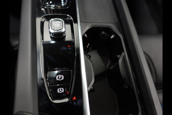 Volvo XC60 2.0 T6 398pk Plug-in hybrid AWD Ultimate Dark | DEMO ! | Bowers &Wilkins Premium Sound system | Navigatie Google | Panorama dak | Camera | Extra Getint glas | Stoelen met massage functie