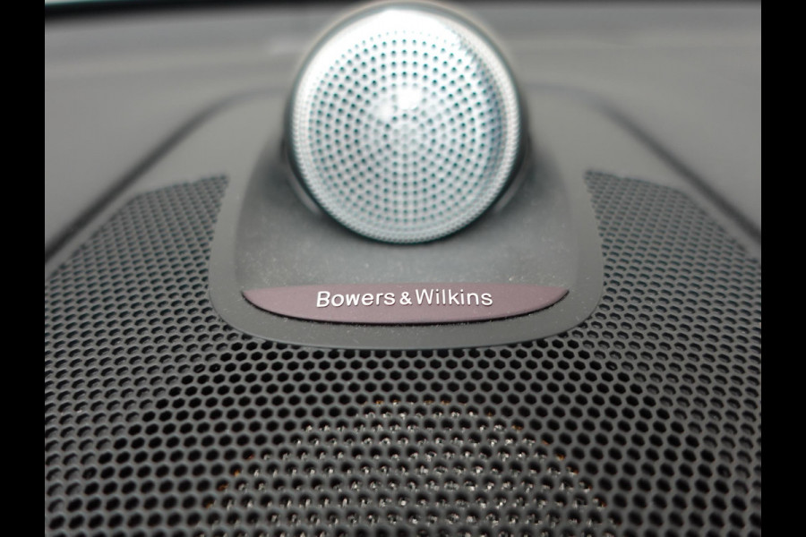 Volvo XC60 2.0 T6 398pk Plug-in hybrid AWD Ultimate Dark | DEMO ! | Bowers &Wilkins Premium Sound system | Navigatie Google | Panorama dak | Camera | Extra Getint glas | Stoelen met massage functie