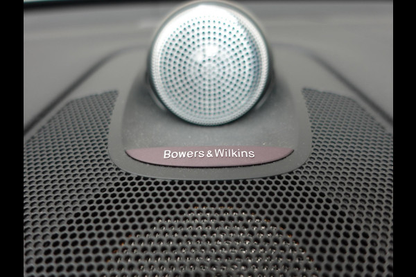 Volvo XC60 2.0 T6 398pk Plug-in hybrid AWD Ultimate Dark | DEMO ! | Bowers &Wilkins Premium Sound system | Navigatie Google | Panorama dak | Camera | Extra Getint glas | Stoelen met massage functie