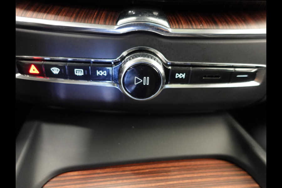 Volvo XC60 2.0 T6 398pk Plug-in hybrid AWD Ultimate Dark | DEMO ! | Bowers &Wilkins Premium Sound system | Navigatie Google | Panorama dak | Camera | Extra Getint glas | Stoelen met massage functie