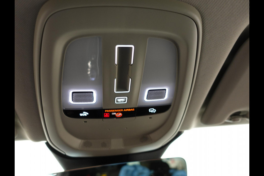 Volvo XC60 2.0 T6 398pk Plug-in hybrid AWD Ultimate Dark | DEMO ! | Bowers &Wilkins Premium Sound system | Navigatie Google | Panorama dak | Camera | Extra Getint glas | Stoelen met massage functie