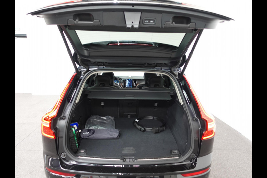 Volvo XC60 2.0 T6 398pk Plug-in hybrid AWD Ultimate Dark | DEMO ! | Bowers &Wilkins Premium Sound system | Navigatie Google | Panorama dak | Camera | Extra Getint glas | Stoelen met massage functie