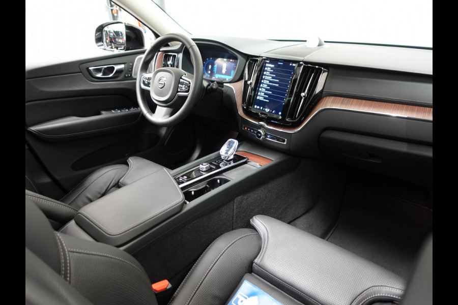 Volvo XC60 2.0 T6 398pk Plug-in hybrid AWD Ultimate Dark | DEMO ! | Bowers &Wilkins Premium Sound system | Navigatie Google | Panorama dak | Camera | Extra Getint glas | Stoelen met massage functie