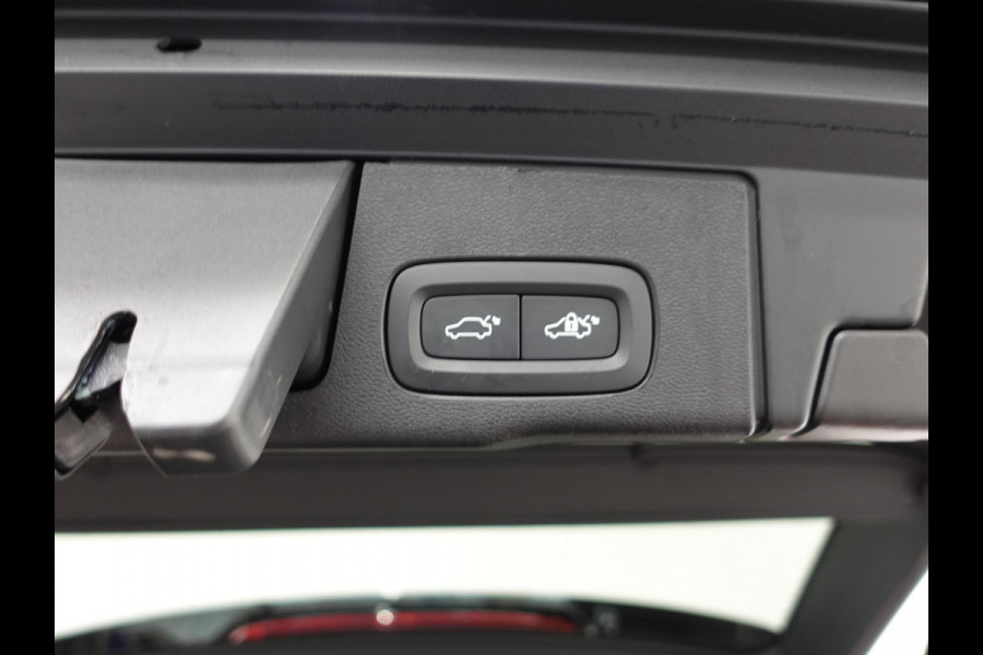 Volvo XC60 2.0 T6 398pk Plug-in hybrid AWD Ultimate Dark | DEMO ! | Bowers &Wilkins Premium Sound system | Navigatie Google | Panorama dak | Camera | Extra Getint glas | Stoelen met massage functie
