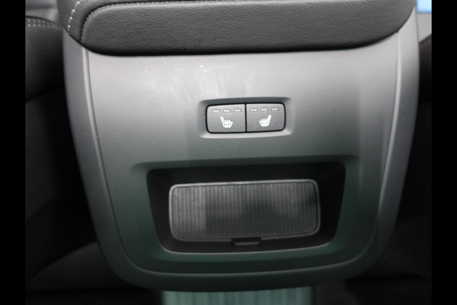 Volvo XC60 2.0 T6 398pk Plug-in hybrid AWD Ultimate Dark | DEMO ! | Bowers &Wilkins Premium Sound system | Navigatie Google | Panorama dak | Camera | Extra Getint glas | Stoelen met massage functie